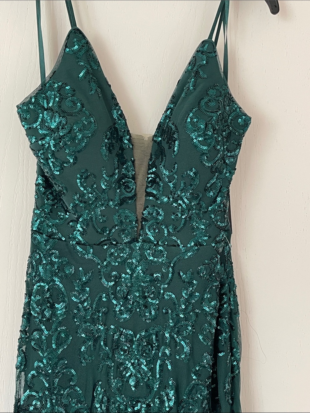 Women Betsy Adam Emerald Green Sequin V-Neck Evening Prom Maxi Dress Size 6 NWT